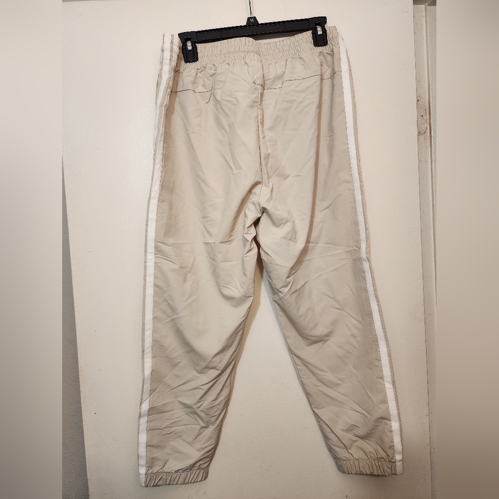 Womens adidas essential 3 stripes woven 7/8 sportswear pants -M - Picture 2 of 3